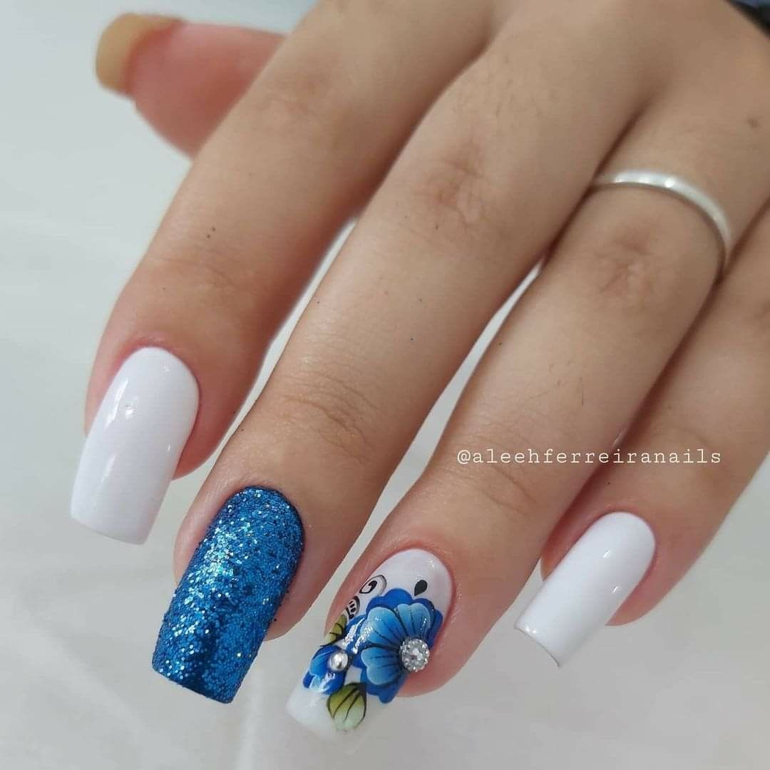 Nails with adhesive or film enameled with white enamel