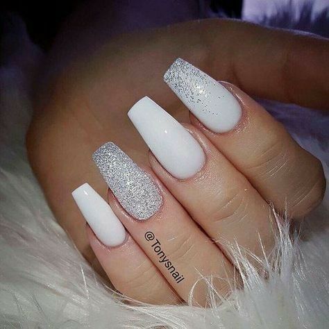 Unhas decoradas com glitter