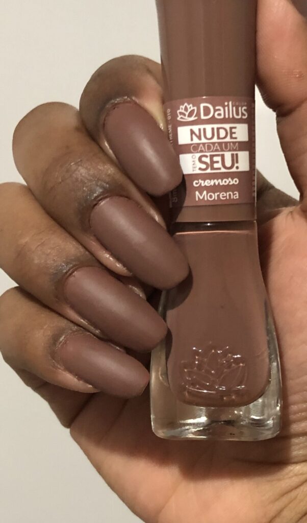 Unhas das mãos nude pele negra