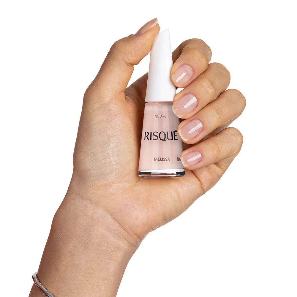 Unhas pintadas com esmalte Nude natural Melissa