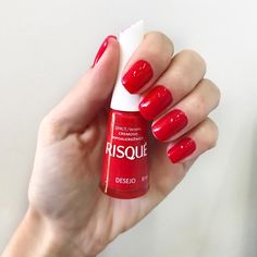 Unhas pintadas com esmalte Desejo da Risque