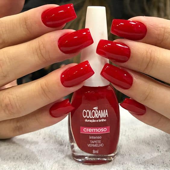 Unhas pintadas com esmalte tapete vermelho da Colorama