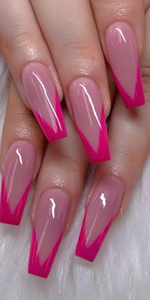 Unhas nude com rosa