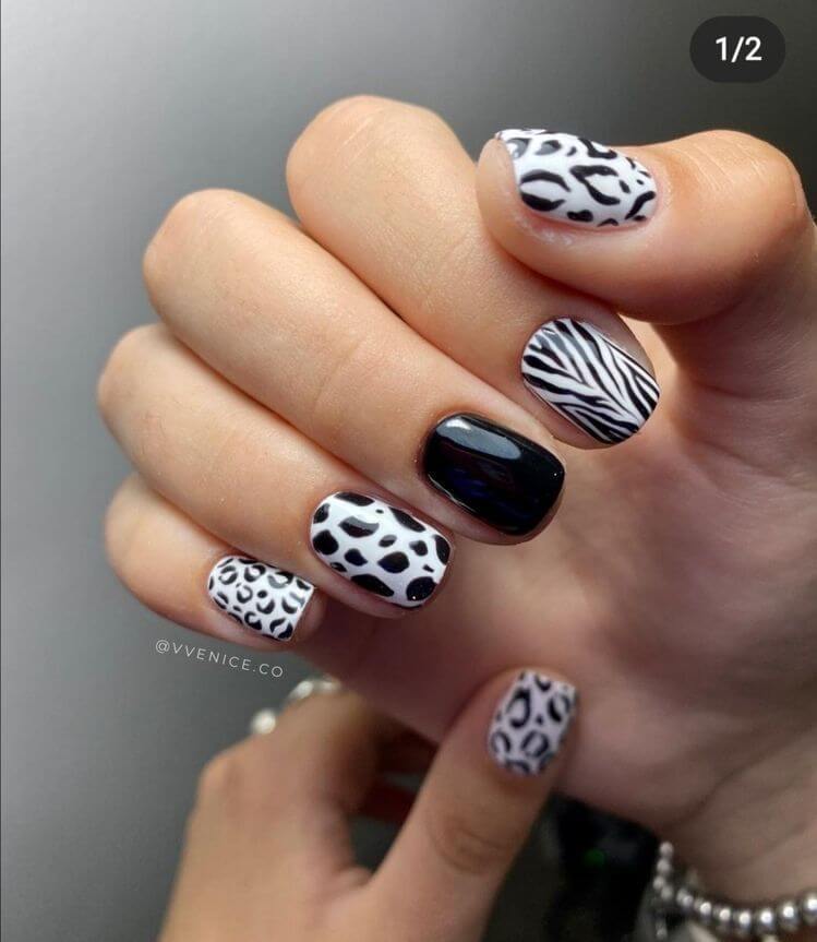 Unhas curtas decoradas animal print em preto e branco 