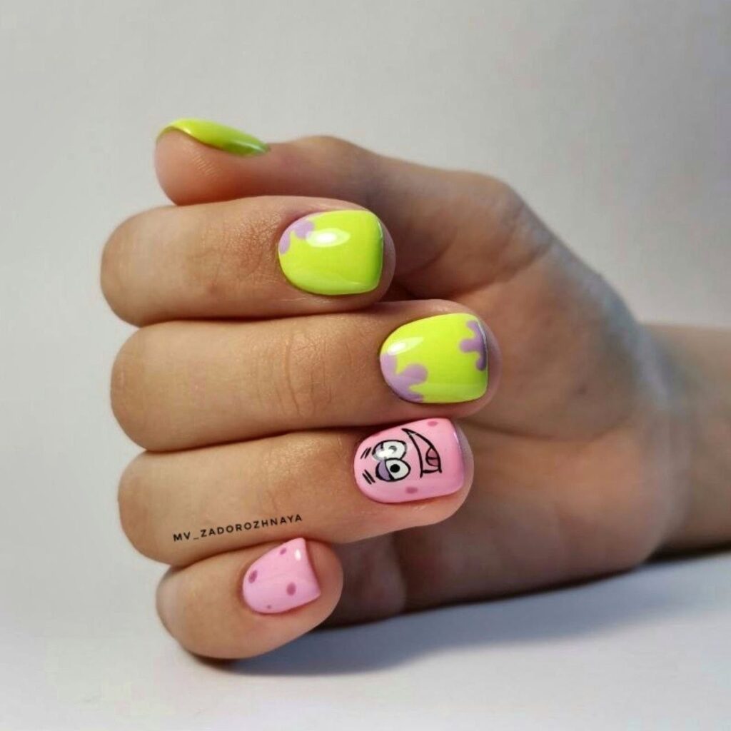 Unhas curtas decoradas com desenho do Patrick do Bob esponja