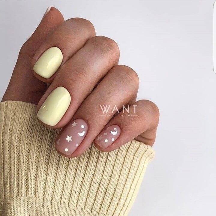 Unhas curtas decoradas amarelo irmã gêmea