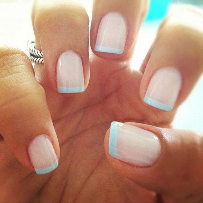 Unhas curtas decoradas com francesinha