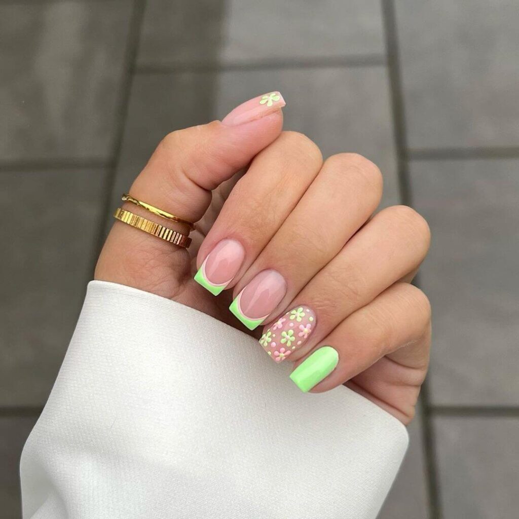 Unhas decoradas com francesinha verde