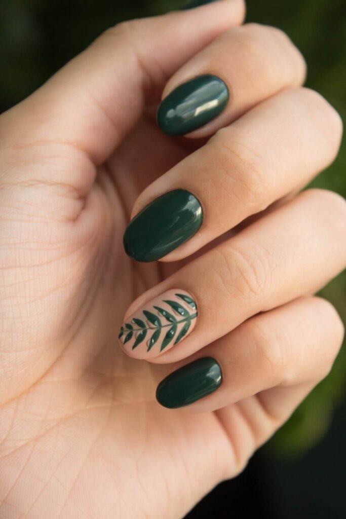 Unhas decoradas verde com folhas