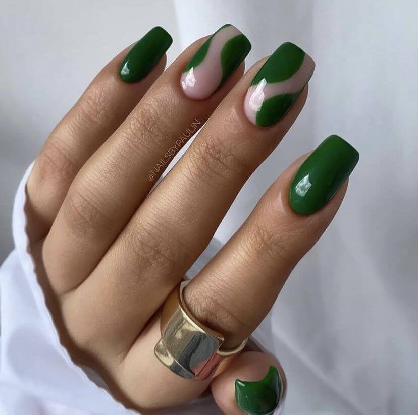 Unhas decoradas verde minimalista