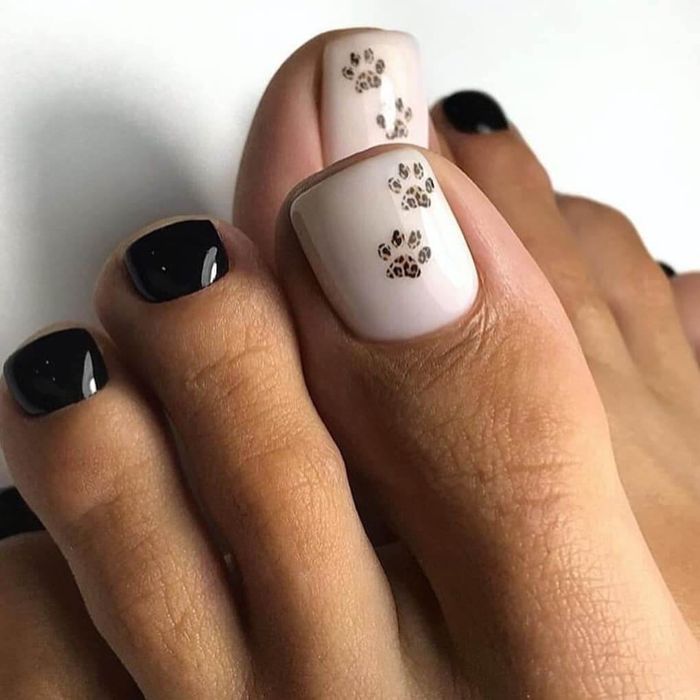 Unhas dos pés decoradas com patinhas